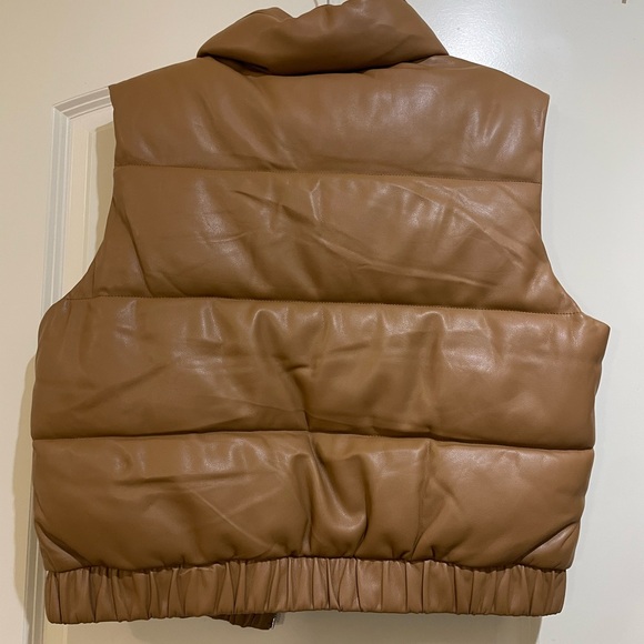 Abercrombie & Fitch Camel Colored Puffer Vest - Picture 4 of 4